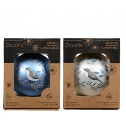 Boule Oiseau Sur Branche...
